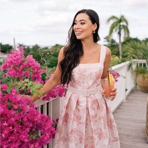 Gal Meets Glam Elise 0